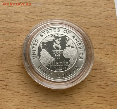 2 доллара 1995 50 центов Баскетбол ПРУФ - ssha_1_2_dollara_1995_50_centov_s_letnie_olimpijskie_igry_atlanta_1996_basketbol_pruf_proof_kapsula (1)