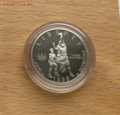 2 доллара 1995 50 центов Баскетбол ПРУФ - ssha_1_2_dollara_1995_50_centov_s_letnie_olimpijskie_igry_atlanta_1996_basketbol_pruf_proof_kapsula