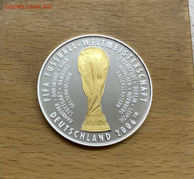 Жетон Медаль Германия Чемпионат Мира Футбол 2006 Кубок FIFA - zheton_medal_germanija_chempionat_mira_futbol_2006_kubok_fifa_fifa_pruf_proof_sport_krona_shajba (2)