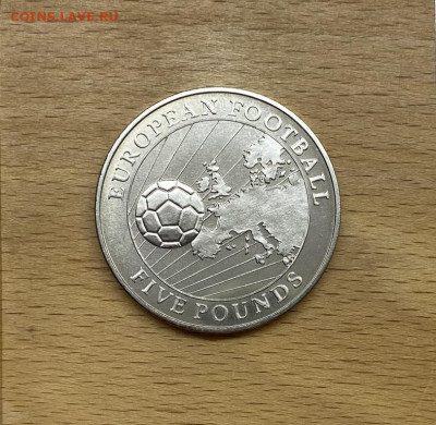 Крона Шайба Гернси 5 фунтов 1996 Чемпионат Европы футбол - krona_shajba_gernsi_5_funtov_1996_chempionat_evropy_po_futbolu_sport