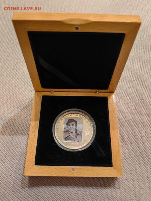 5дол 2012 О-ва Кука, Роберт Митчем, Ag925, до 25.03 - Ю Голливуд Митчем-1