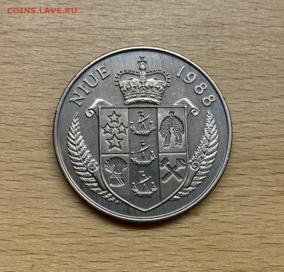 Крона Шайба Ниуэ 5$ долларов 1988 Олимпийские Игры Сеул Тенн - krona_shajba_niue_5_dollarov_1988_olimpijskie_igry_seul_tennis_shteffi_graf_kubok_sport (1)