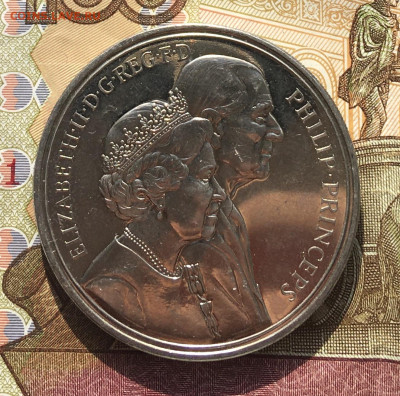Великобритания 5 фунтов 1997 Золотаясвадьба до 14.04 в 22.00 - IMG_E7930.JPG