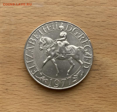 Крона Шайба Великобритания 25 пенсов 1977 25 лет правления - krona_shajba_velikobritanija_25_pensov_1977_25_let_pravlenija_korolevy_elizavety_ii