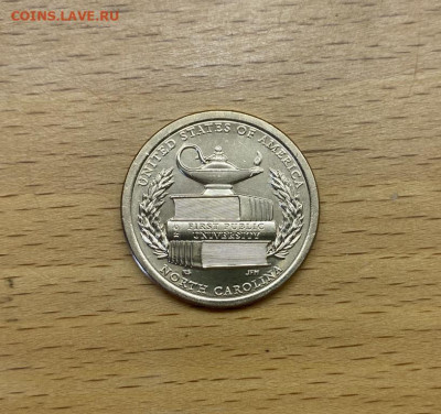 США 1$ доллар 2021 D Американские Инновации Северная Каролин - ssha_1_dollar_2021_d_amerikanskie_innovacii_severnaja_karolina_pervyj_gosudarstvennyj_universitet_unc