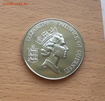 Шайба Гернси 2 фунта 1995 50 лет освобождению Вторая мировая - krona_shajba_gernsi_2_funta_1995_50_let_osvobozhdeniju_vtoraja_mirovaja_vojna_soldaty (1)