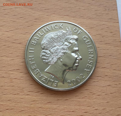 Крона Шайба Гернси 5 фунтов 2002 Столетие Монархии 18 Век - krona_shajba_gernsi_5_funtov_2002_stoletie_monarkhii_18_vek_monarkhi_koroli (1)