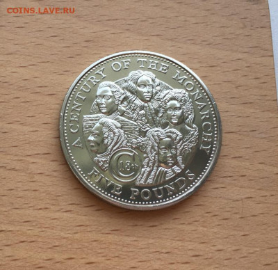 Крона Шайба Гернси 5 фунтов 2002 Столетие Монархии 18 Век - krona_shajba_gernsi_5_funtov_2002_stoletie_monarkhii_18_vek_monarkhi_koroli