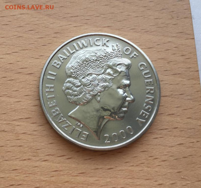 Крона Шайба Гернси 5 фунтов 2000 Столетие Монархии Век монар - krona_shajba_gernsi_5_funtov_2000_stoletie_monarkhii_vek_monarkhi_koroli (1)