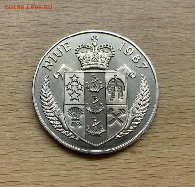 Крона Шайба Ниуэ 5$ долларов 1987 Штеффи Граф - krona_shajba_niue_5_dollarov_1987_olimpijskie_igry_seul_1988_tennis_shteffi_graf_sport_olimpiada (1)