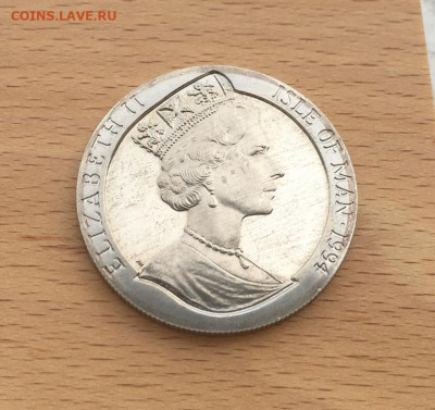 Шайба Остров Мэн 1 крона 1994 Чемпионат мира по футболу США - krona_shajba_ostrov_men_1_krona_1994_chempionat_mira_po_futbolu_ssha (3)