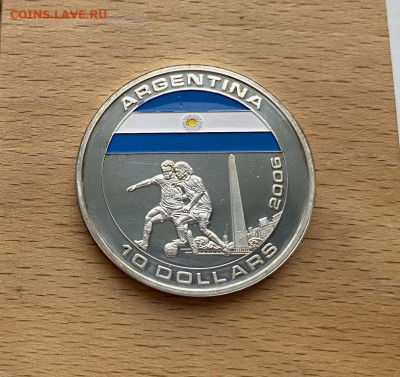 Либерия 10$ долларов 2005 Чемпионат мира футбол Аргентина - krona_shajba_liberija_10_dollarov_2005_chempionat_mira_po_futbolu_2006_argentina_serebrenie_sport