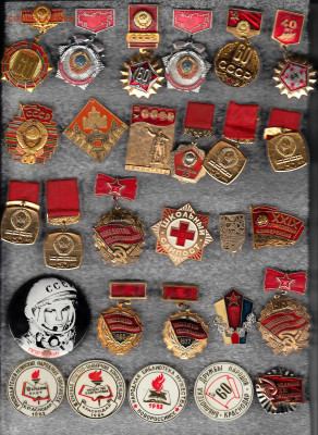 Значки разные.2 до 28.09.25 в22:00 - 1