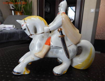 Фарфоровая статуэтка Красный витязь - 2