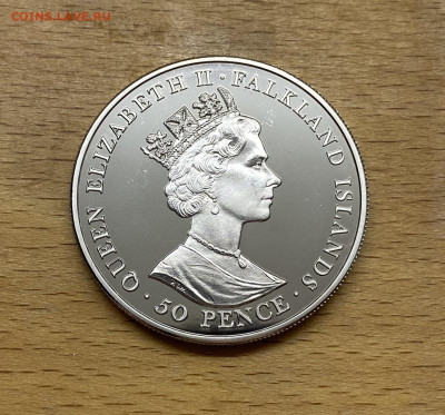 Шайба Фолклендские острова 50 пенсов 2001 Королева Виктория - IMG_3695.JPG