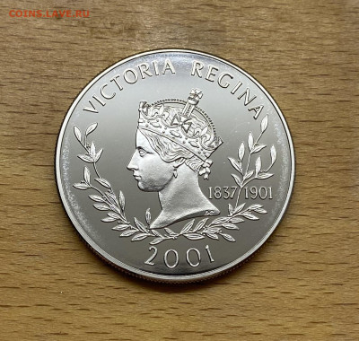 Шайба Фолклендские острова 50 пенсов 2001 Королева Виктория - IMG_3693.JPG