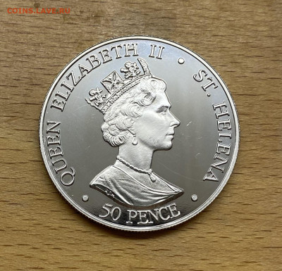 Крона Остров Святой Елены 50 пенсов 2002 50 лет правлению - IMG_3609.JPG