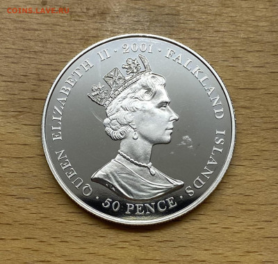 Шайба Фолклендские острова 50 пенсов 2001 Королева Виктория - IMG_3687.JPG