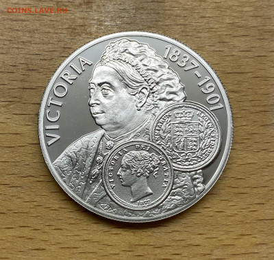 Шайба Фолклендские острова 50 пенсов 2001 Королева Виктория - IMG_3684.JPG