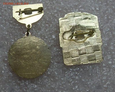 Значки 150 лет Вагонное депо Санкт-Петербург 2шт до 10.12 - SDC10837.JPG