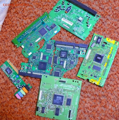 Большой лот серебро-злато содержащих радиодеталей - dvd+винчестеры.JPG