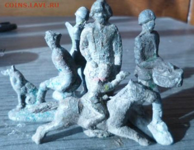 дополнитено 4 солдатика и коняшка без подставки - P1070304.JPG